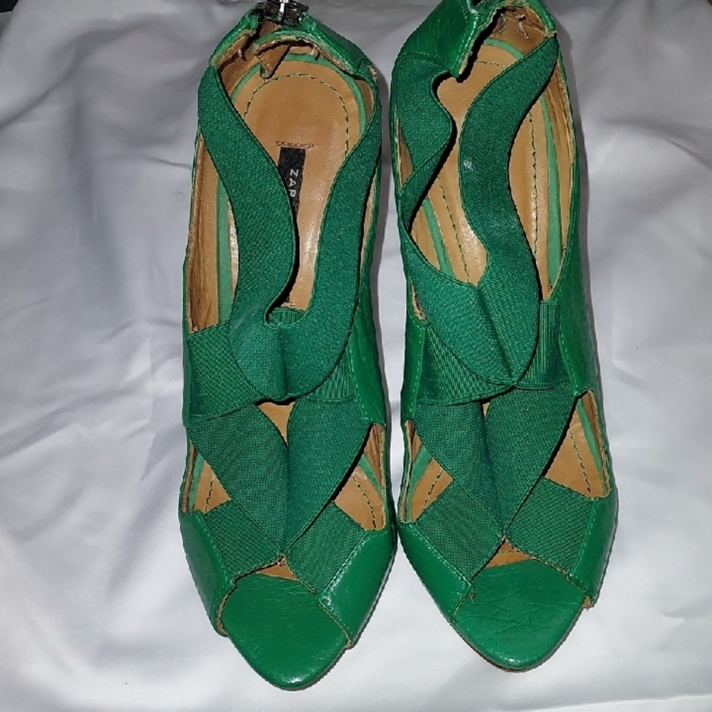 Zara Green Heeled Shoes with Elegant Cut-Out Design